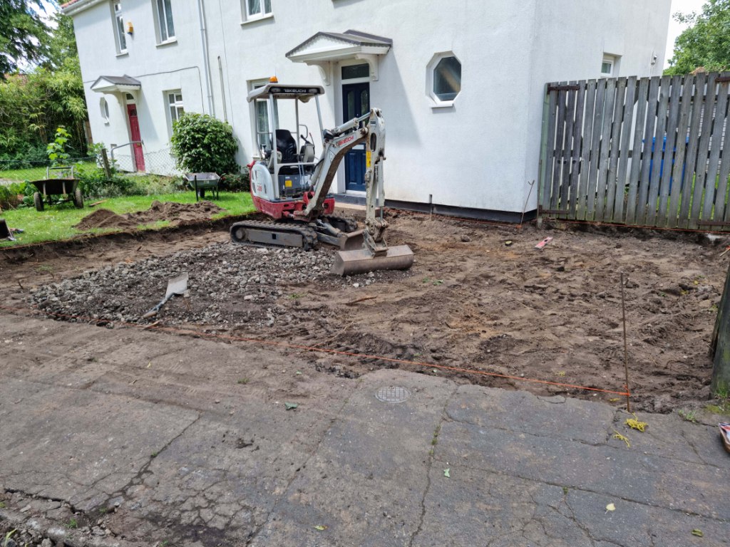 This is a photo of a dig out being carried out by Wellingborough Driveways