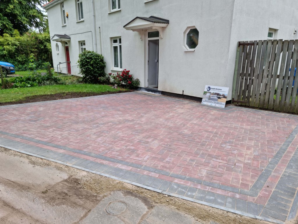 This is a newly installed block paved drive installed by Wellingborough Driveways