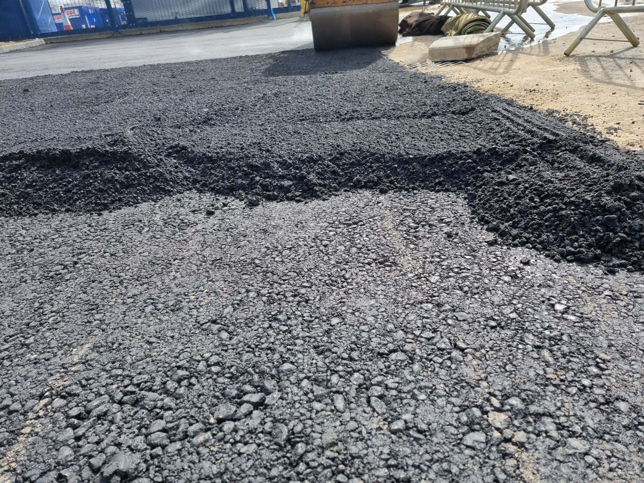 This is tarmac being laid by Wellingborough Driveways